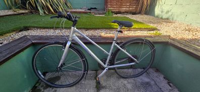 Giant Escape W bike