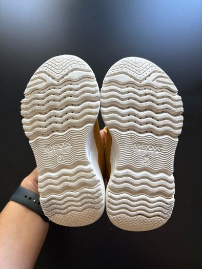 Toddler shoes - size 24