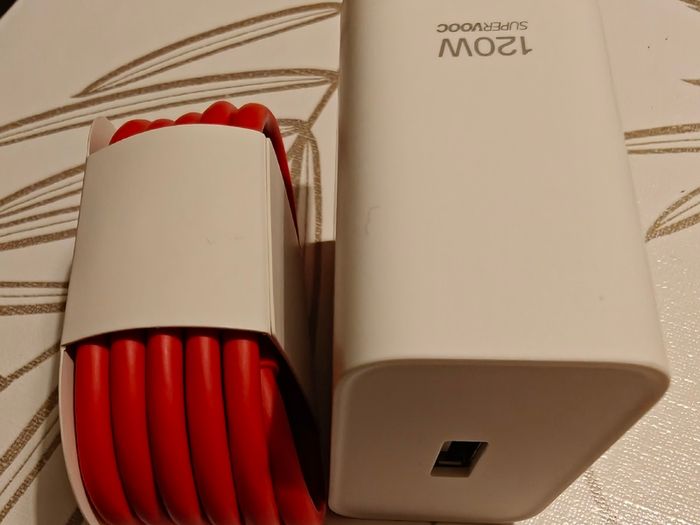 oneplus  120W charger