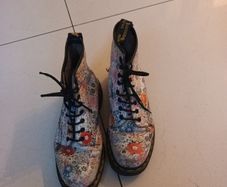 Dr. Marten Air Wair Collectable Vintage  Leather  Original   (Made In England)  Boots.    S.7