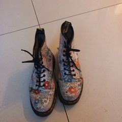Dr. Marten Air Wair Collectable Vintage  Leather  Original   (Made In England)  Boots.    S.7