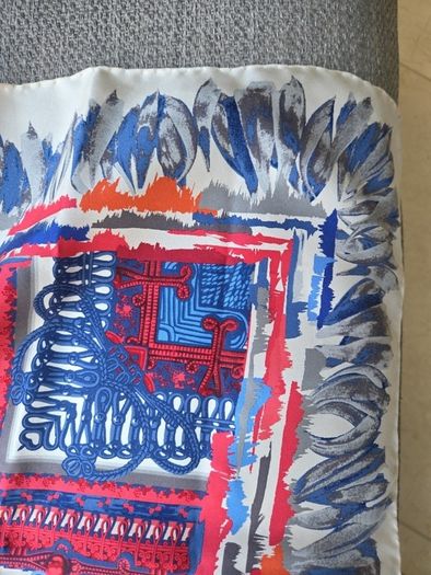 Louis vuitton silk scarf square 90 as new