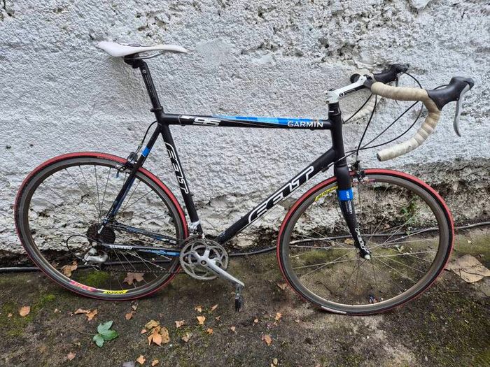 Felt F95 road bike
