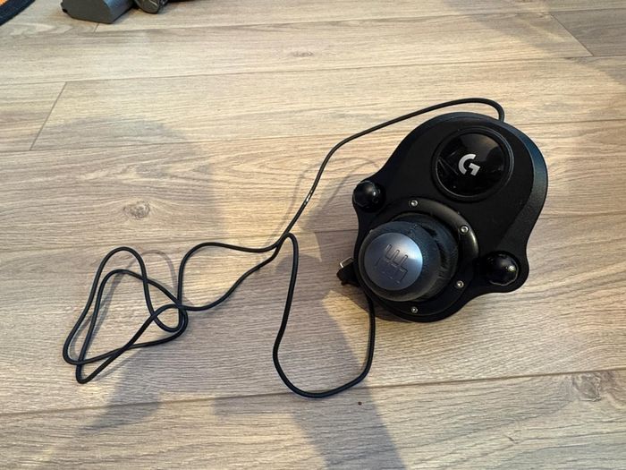 logitech G920 Xbox PC wheel pedals shifter
