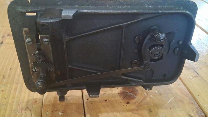 Jehly Pique Leather Glove Sewing Machine Head Only