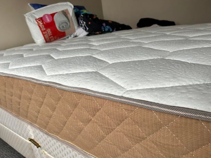 King Size Mattress 7-Zone Pocket with Memory Foam