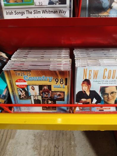 American Country music CD's (OVER 450 CDs)