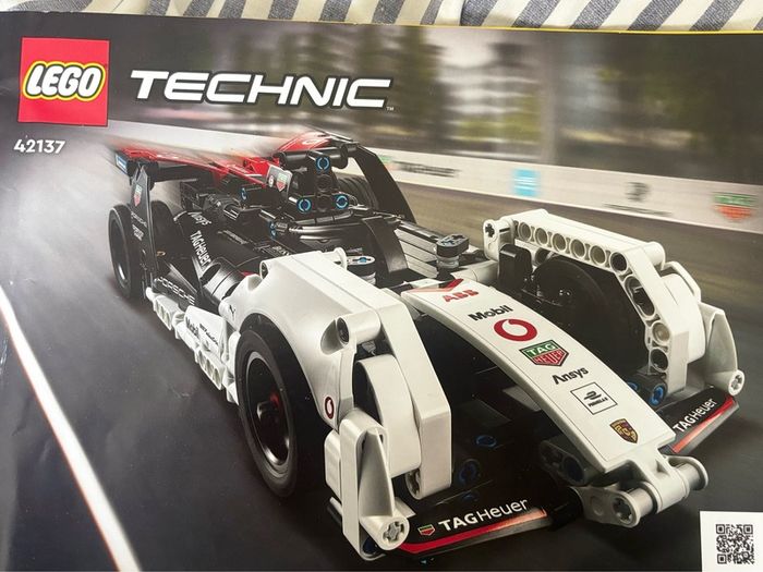 LEGO Technic 42137 Formula E Porsche 99X Electric