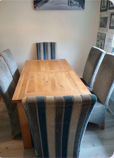 Wooden extendable dining table and 6 dining chairs