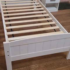 bed and locker ( jysk) excellent condition