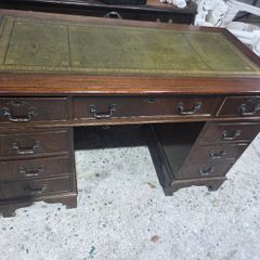 desk chesterfield