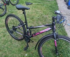 2 like new mountain bikes 150 for males bike 100 for smaller bike