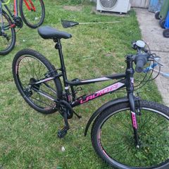 2 like new mountain bikes 150 for males bike 100 for smaller bike