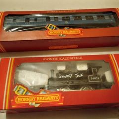 Hornby etc. OO Train/Carriages etc. Job lot. READ AD.