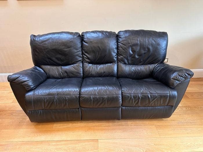 Black Leather Recliner Suite
