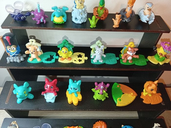 Collection Of Kinder Suprise Figures Some Vintage e/c