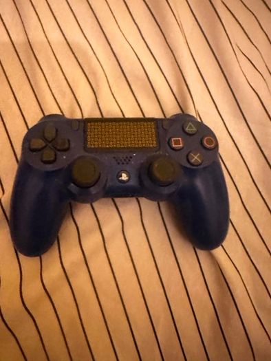 ps4 fat 1TB jailbreak 11.00 and controller 2