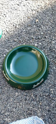 Smithswicks beer metal ashtray, collectors item, hard to come by, nice overall condition,,see pictures for condition, price includes post to anywhere in Ireland thank you, sold as seen ,