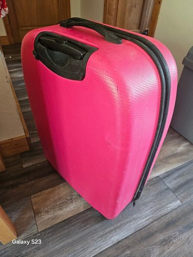 Hardshell suitcase in pink