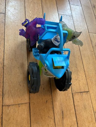 Heroes of Goo Jit Zu Figures and Truck