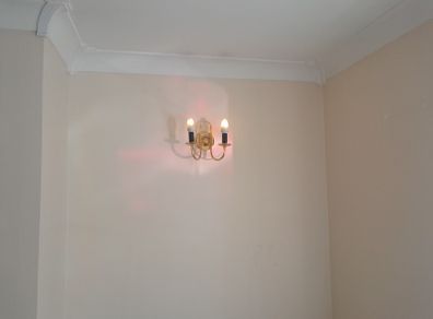 Brass wall light 15e with bulbs 10EURO TO CLEAR