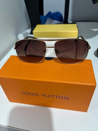 Gold lv Louis Vuitton glasses/sunglasses