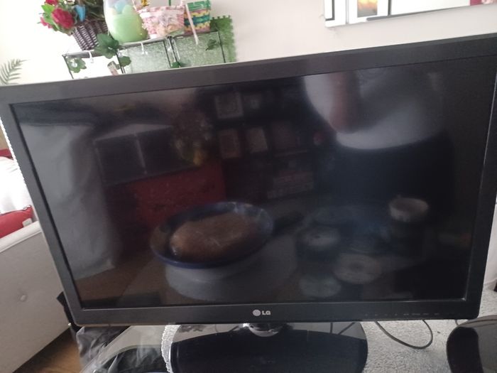 Two tv one big one small  perfect working  perfect color