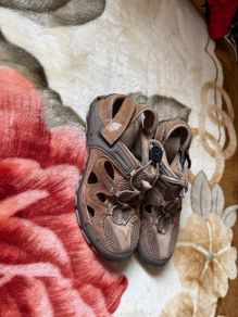 Outdoor shoes size 5 excellent condition