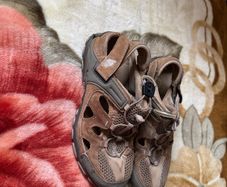 Outdoor shoes size 5 excellent condition