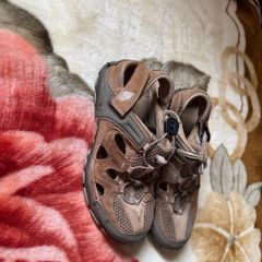 Outdoor shoes size 5 excellent condition
