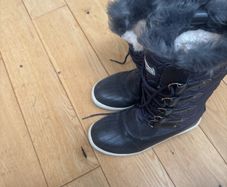 Snow boots