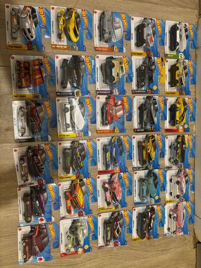 Huge bundle of hotwheels