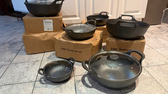 Cast Iron Skillets & Casserole Pots