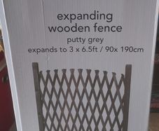 Expanding wooden fence