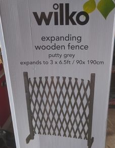 Expanding wooden fence