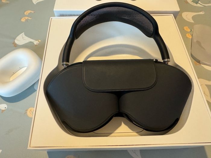 Apple AirPods Max (USB-C) - Like New / Spotless Condition