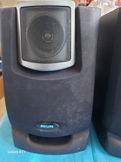 Philips Music HiFi System, Model FW355C, 3 CD, Dual Tape and Radio, in very good condition