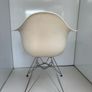 White office chair Image 4