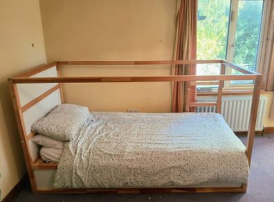 Kura kids bed