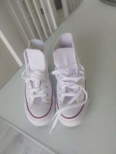 Converse Size 4