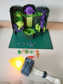 Treasure X Skull Island Playset + flashing torch