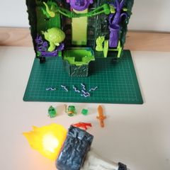 Treasure X Skull Island Playset + flashing torch