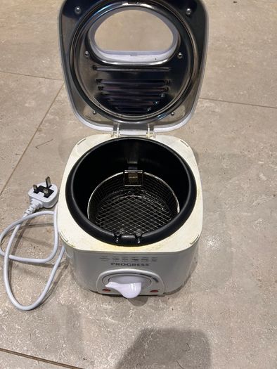 Compact Progress Deep Fat Fryer in Good Condition