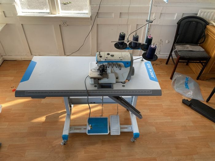 Jack E4 Overlock machine
