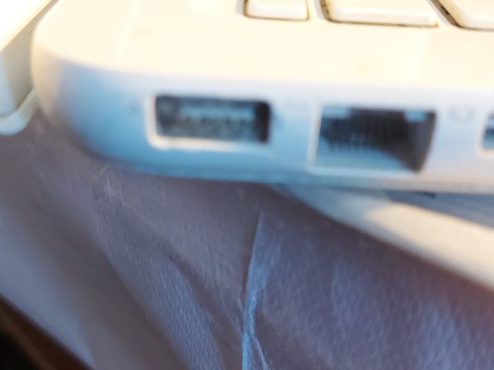 Vintage Apple MacBOOK, account password locked, in excellent cosmetic condition, excellent Battery