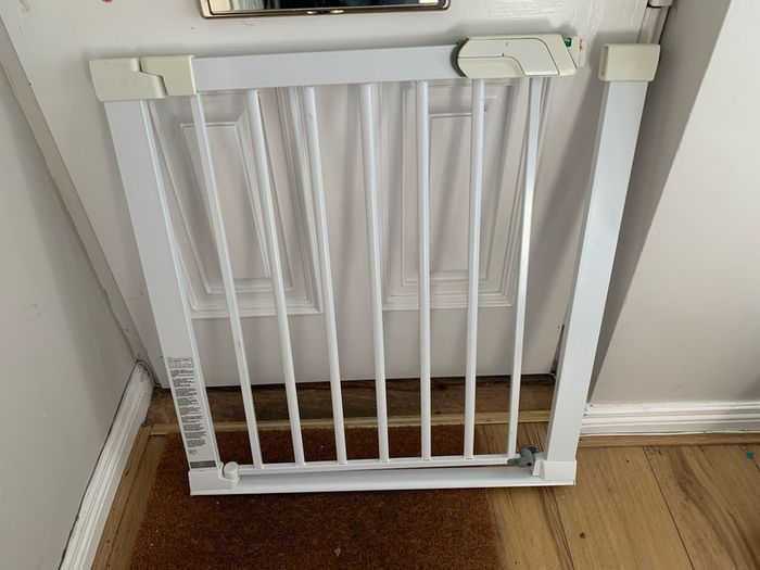 2x low base bar stair gates