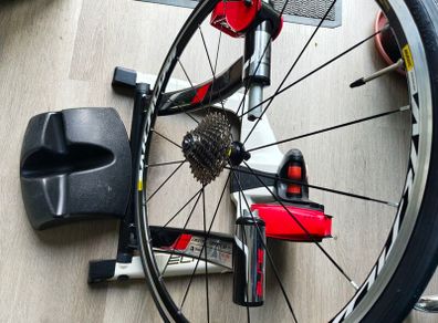 Elite Qubo Digital Smart B+  With Mavic Aksium Road Rear wheel with Shimano 105 R7000 Cassette