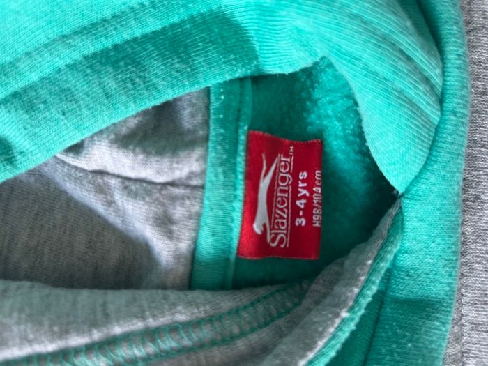 Boys clothes - 8 x jumpers & hoodies age 3-4