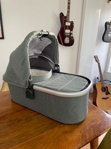 Uppababy Carrycot (Bassinet) V2 in Emmett (Green)