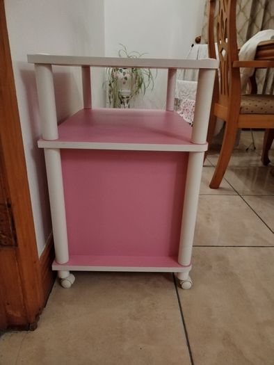 Hello Kitty Desk / Unit - For Young Children at Play To Store Toys - Ideal Christmas Present
